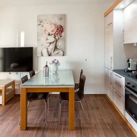 Rtina Appartements 아파트 르티나